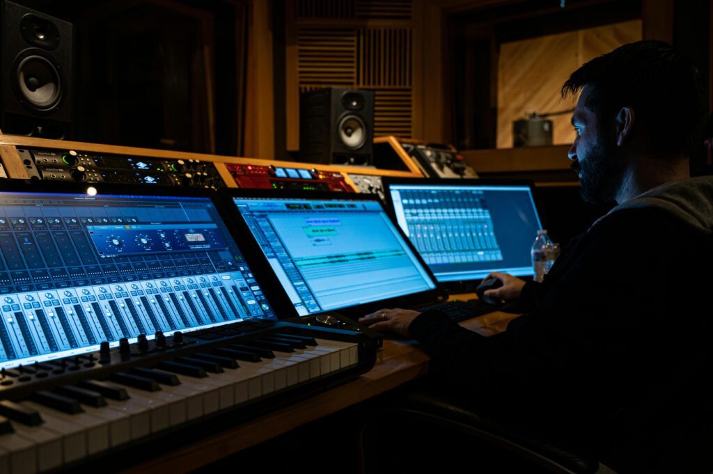 producción musical para artistas emergentes